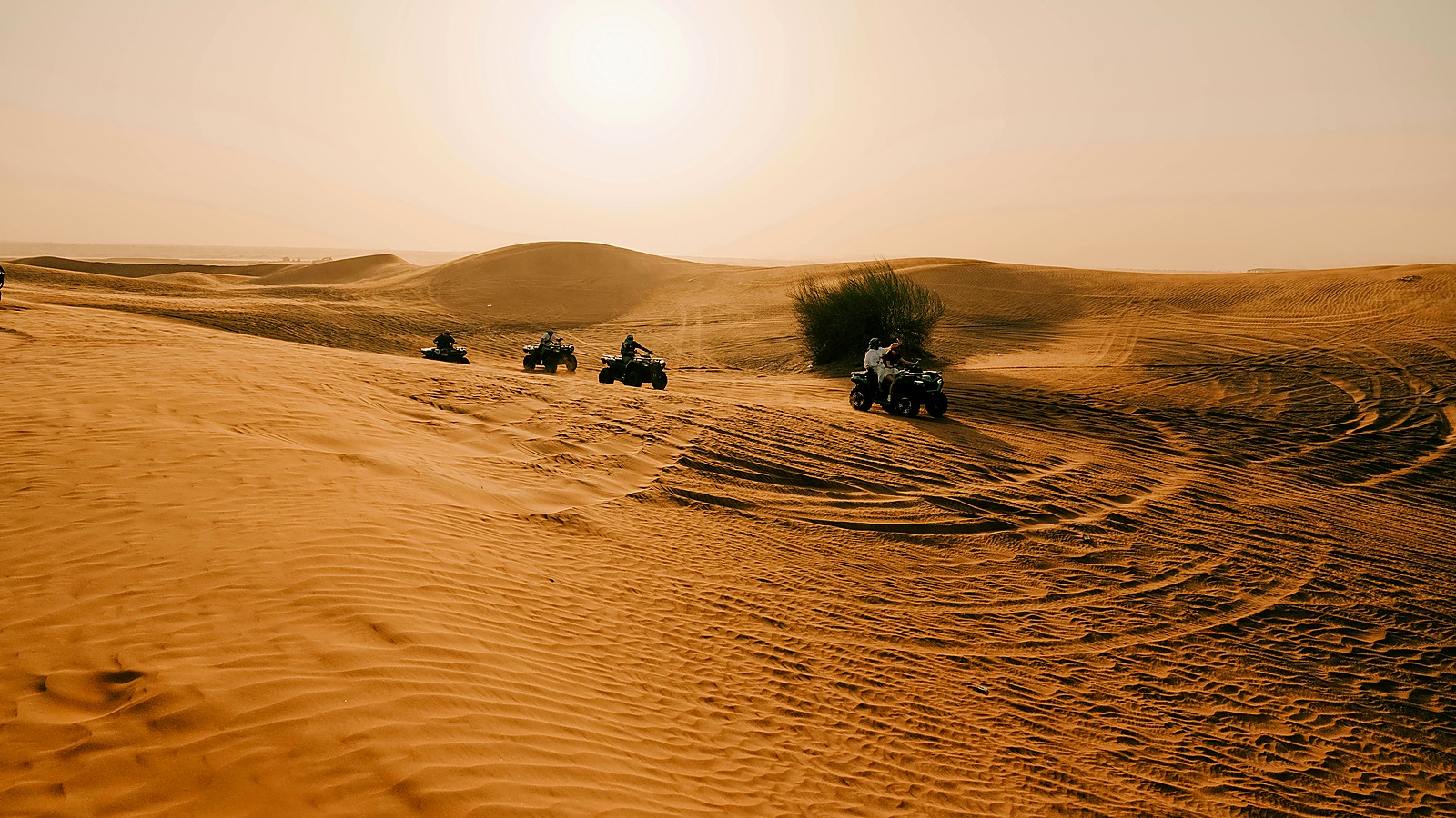 Super 4WD Desert Safari with Dinner